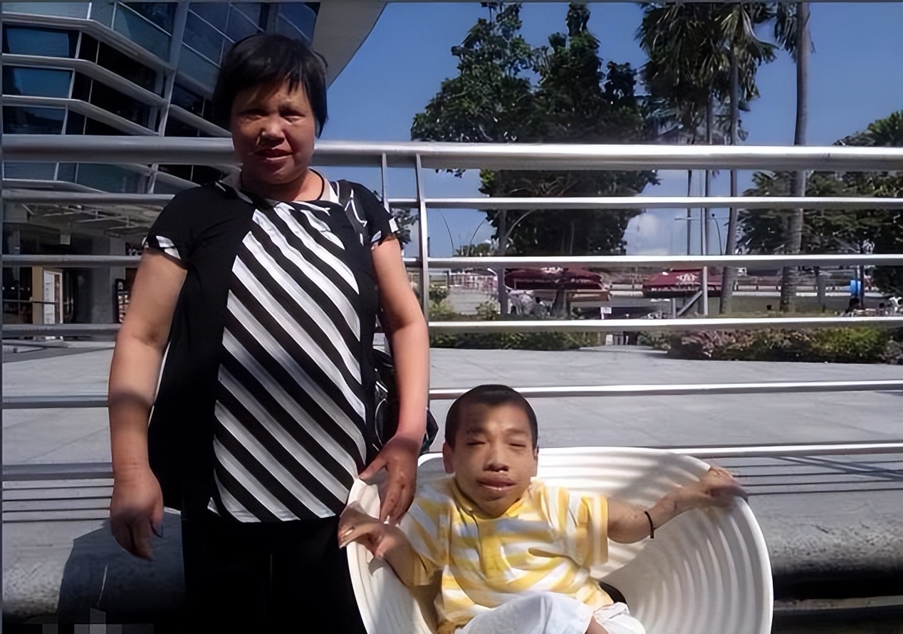 他身高不到1米，却能和1米7美娇妻生孩子，孩子到底是他的吗？