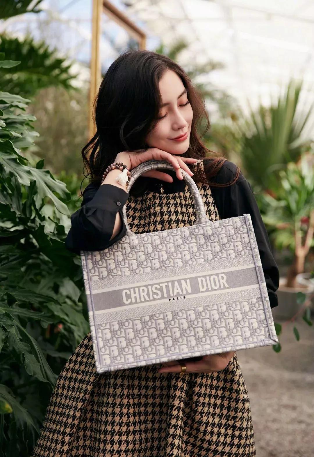 dior所有的惊喜都来自爱你的人,dior经典不过时