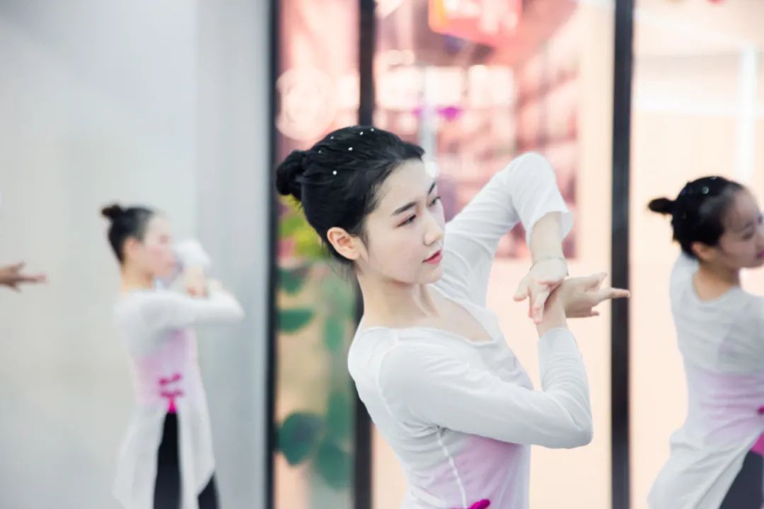 孩子肢体不协调可以学舞蹈吗,肢体不协调适合学舞蹈吗