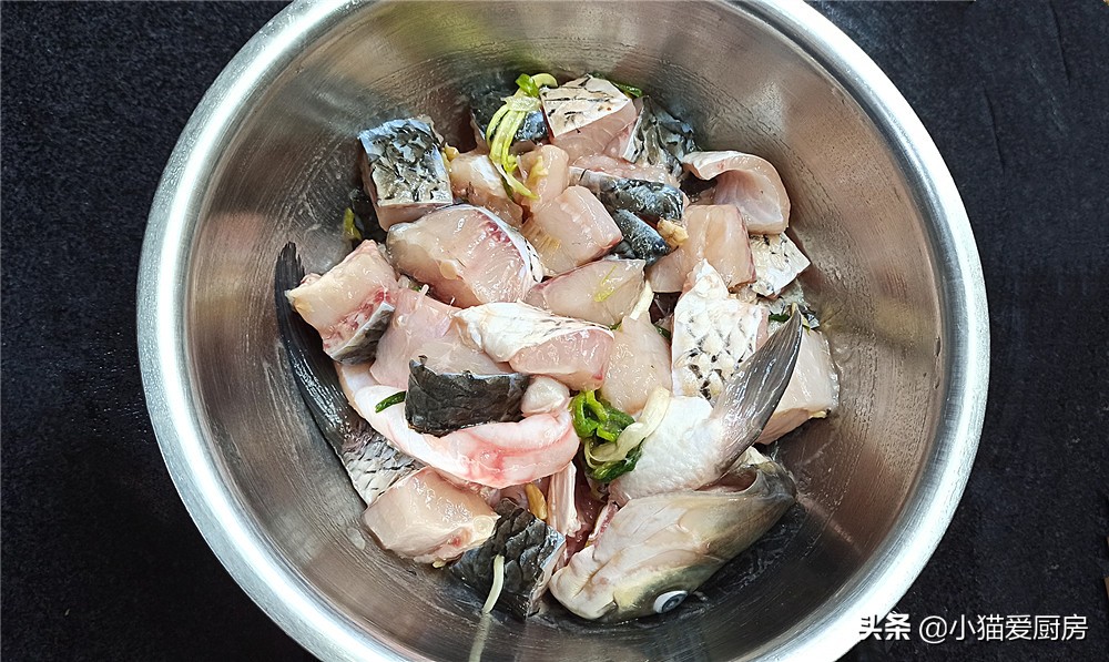 红烧草鱼最简单又好吃的做法,怎样红烧草鱼更美味