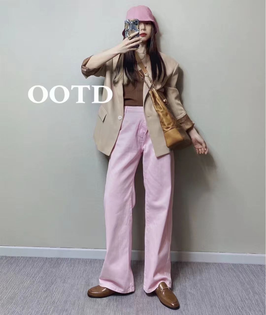 粉色搭配什么颜色显高级,粉色搭配的色系看起来温柔