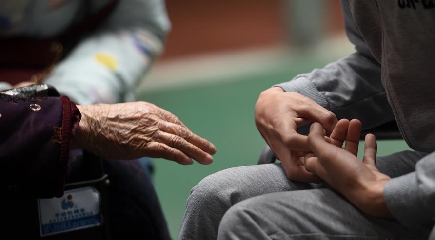 感动中国的男孩离世，7年后父亲征集“替身”，圆89岁母亲心愿