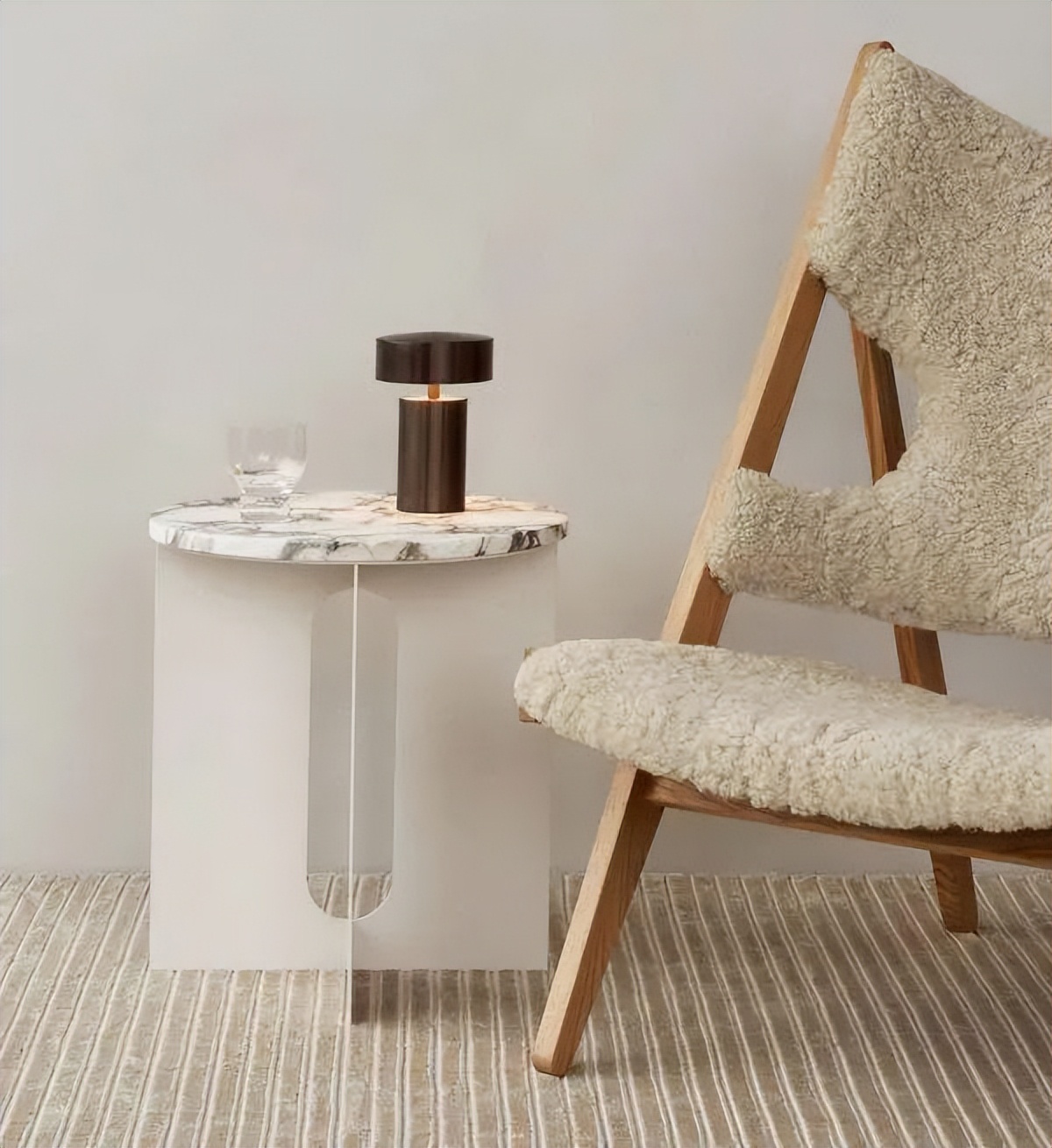 嚯!这满屏的白色边桌,兜住细节的高级感,引网友点赞!