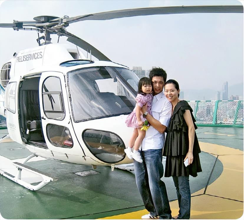 2002年落选港姐吕丽君,吕丽君港姐