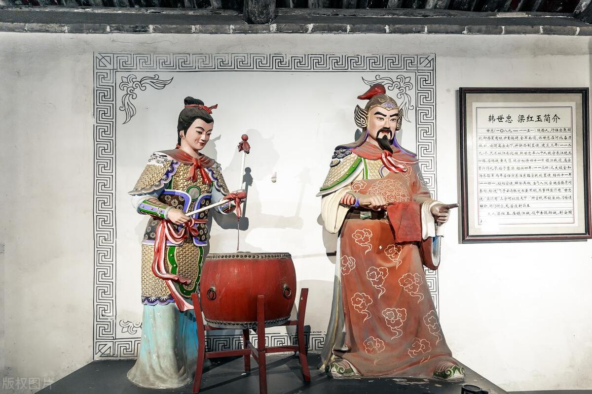 历史上著名女性人物秋瑾,秋瑾巾帼英雄故事