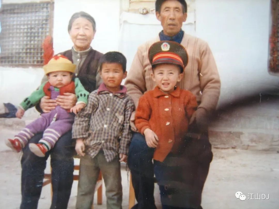 童年温馨的热炕头,怀念小时候睡炕头