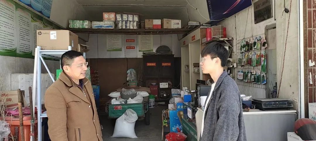 镇村电商服务站点日常巡查,电商工作人员工作视频