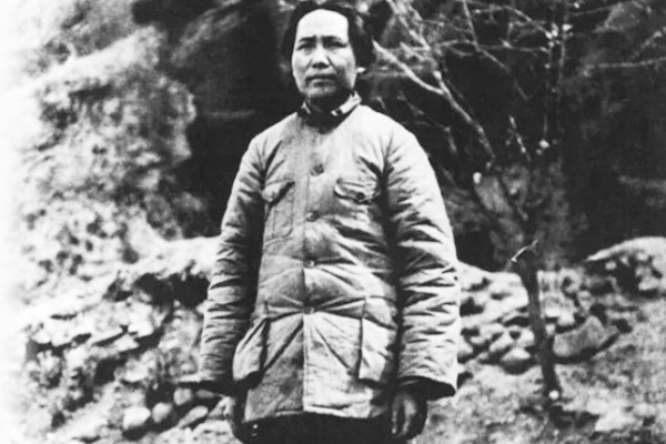 1936年红军东征,毛主席写下一首词,9年之后蒋介石为此大动干戈