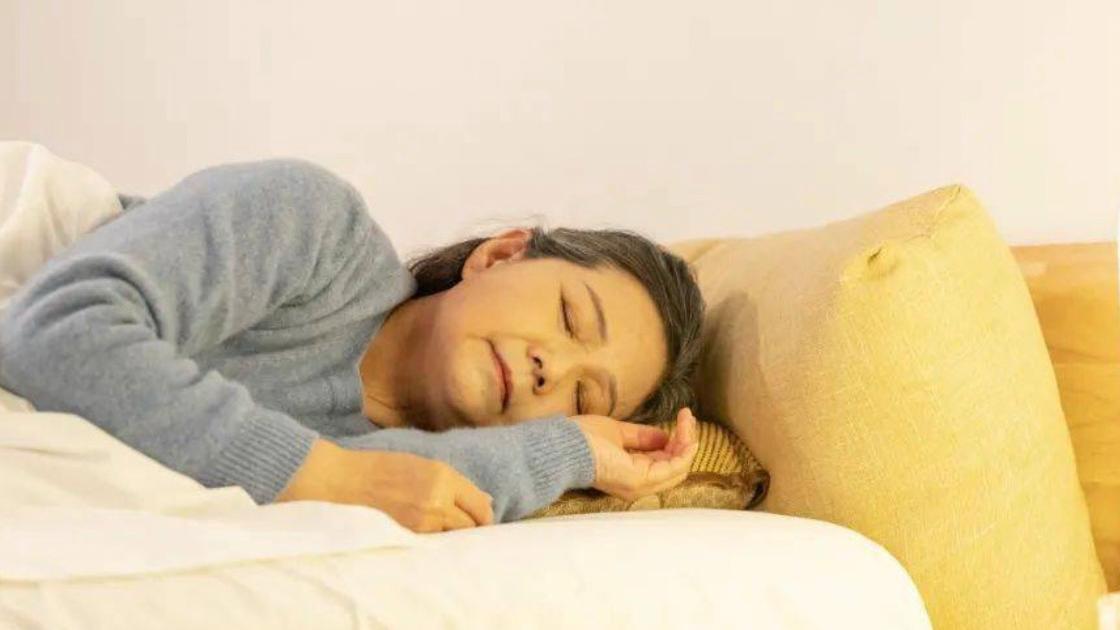 女人晚上裸睡有什么好处和坏处,裸睡对男性带来的好处和坏处