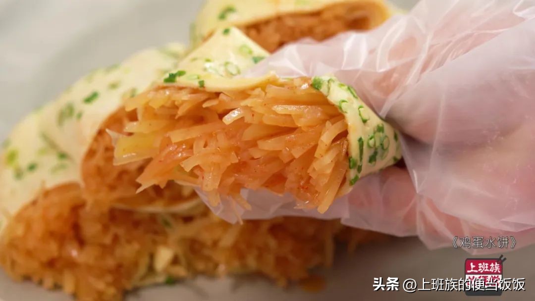 鸡蛋别总炒着吃了,鸡蛋饼和煮鸡蛋