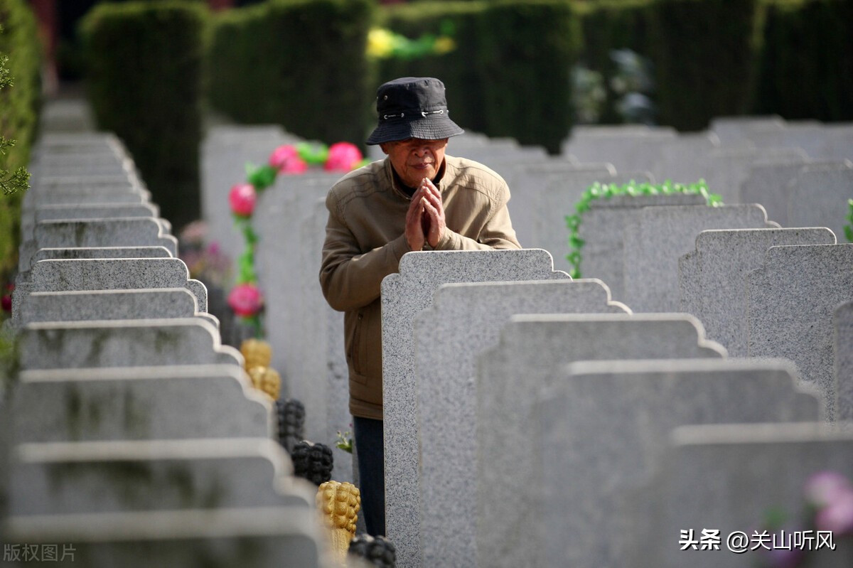 老人坟前立碑有什么讲究,农村老人立碑有讲究吗