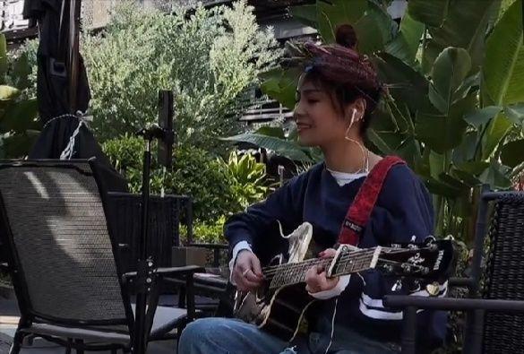 花姐：草根逆袭！一首《狂浪》赚千万，从流浪歌手变成顶级网红