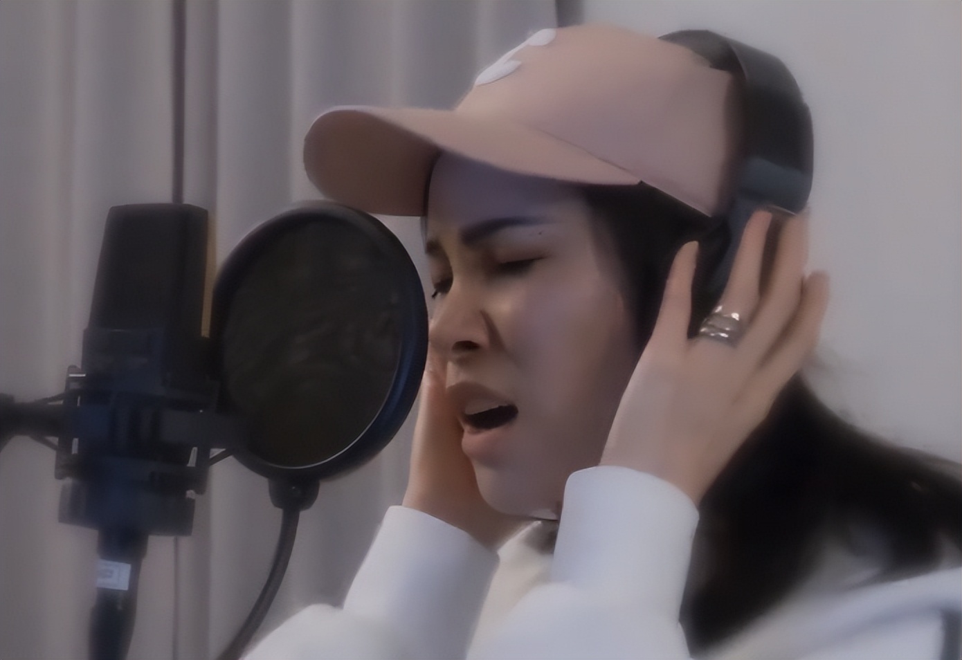 泰国王室诗妮娜恢复王妃头衔,泰国王后诗妮娜封后