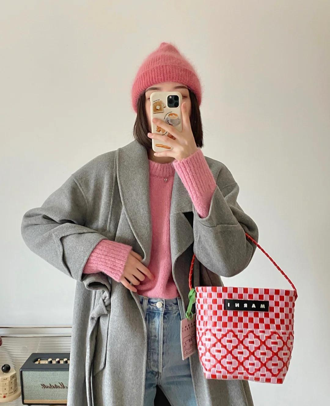 快四十岁女冬季穿搭显白显年轻,冬天灰色与紫色哪个显白