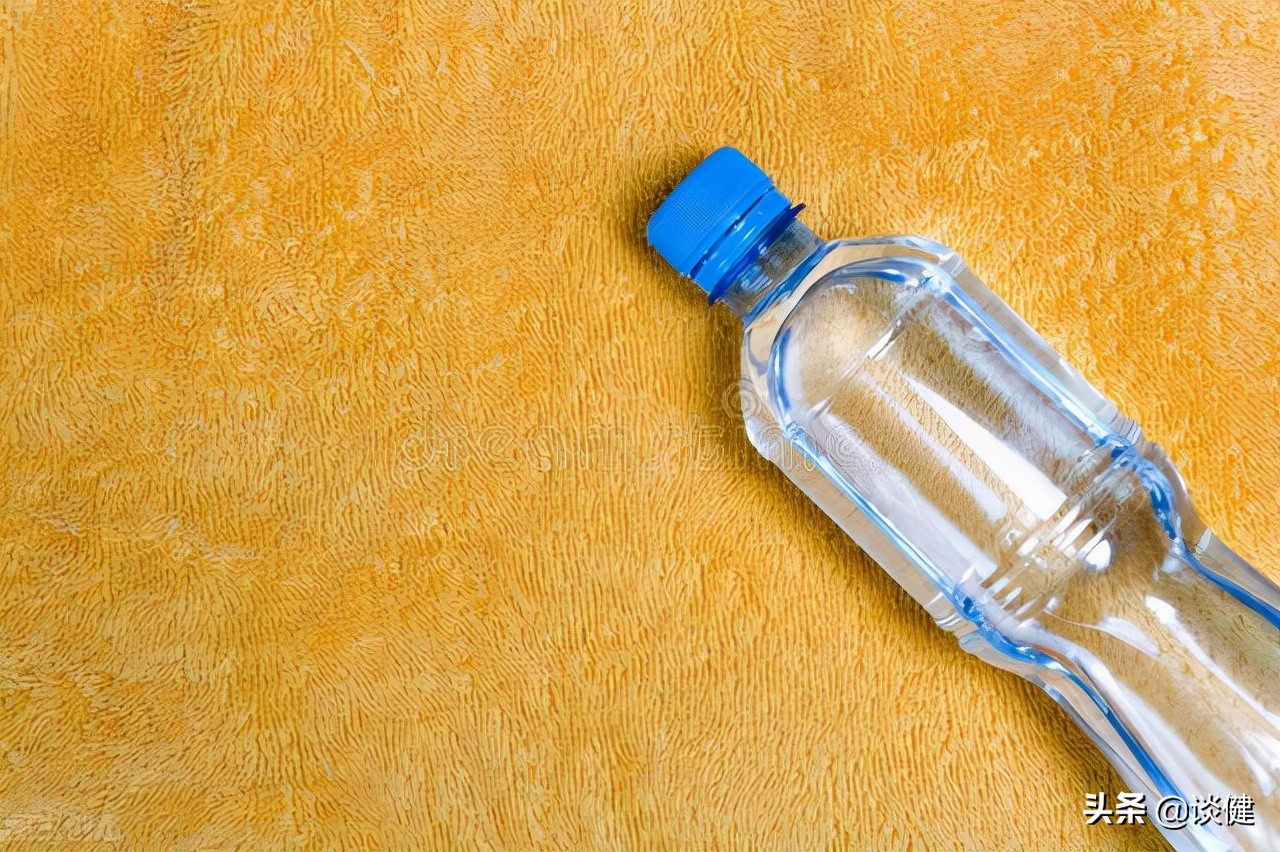 80岁眼睛模糊的原因及治疗方法,中老年眼睛模糊是什么原因引起的