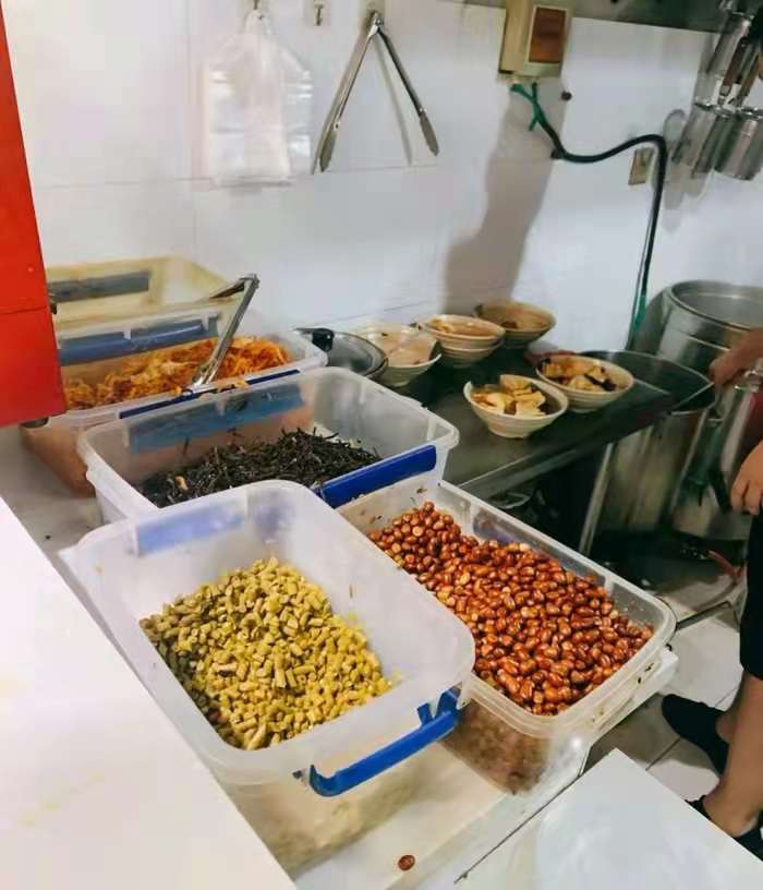 卖螺蛳粉一年能赚100万吗,00后月入过万卖螺蛳粉