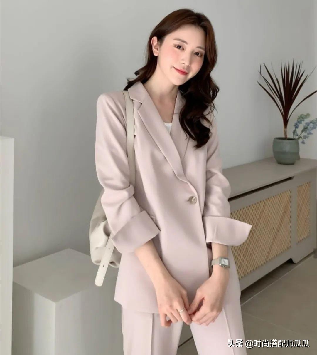 突然火了一种颜色叫:“裸肤色”,看着平平无奇,上身竟然很高级