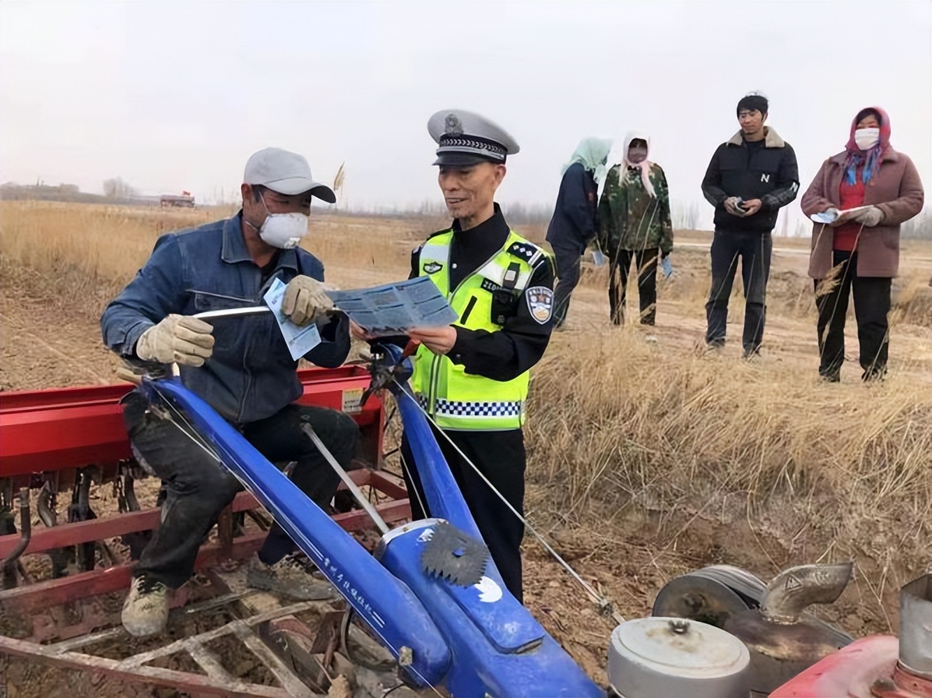 小麦收割跨区作业证,严查跨区作业证导致收割机被扣