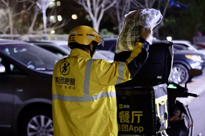 外贸公司“抢跑”年终打折/美团取送羽绒服订单增长超五成
