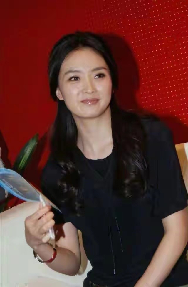 王艳23岁嫁入豪门跟老公差几岁,王艳嫁入豪门真实生活