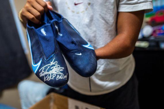 KaylebWagner打破了DerrickHenry记录。他可以获得FBS奖学金吗？