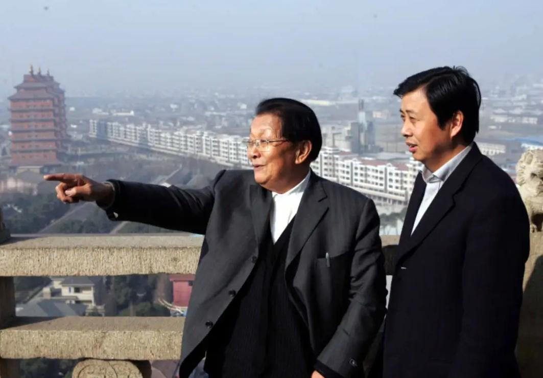 天下第一村华西村今年经济如何,华西村是如何富起来的