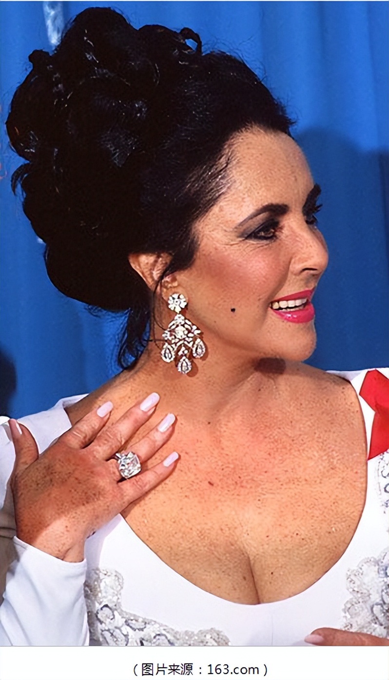 铂金镶嵌绿宝石,铂金手镯镶嵌宝石