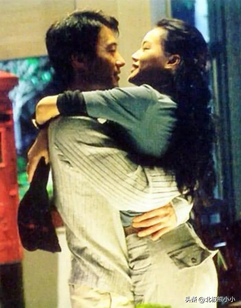 献身大佬一脱成名，私交混乱又当又立，“硬盘女神”舒淇现形记