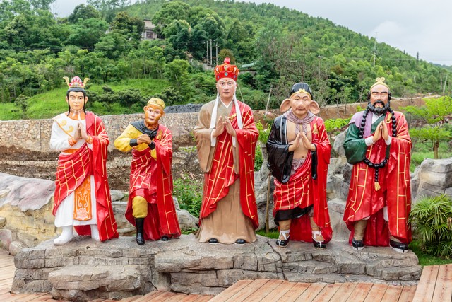 观音菩萨佛教讲解,佛教的观音菩萨的来历和传说