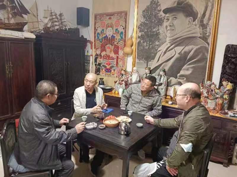 大连瓦房店：六旬艺师单江波收藏老烟盒万余件