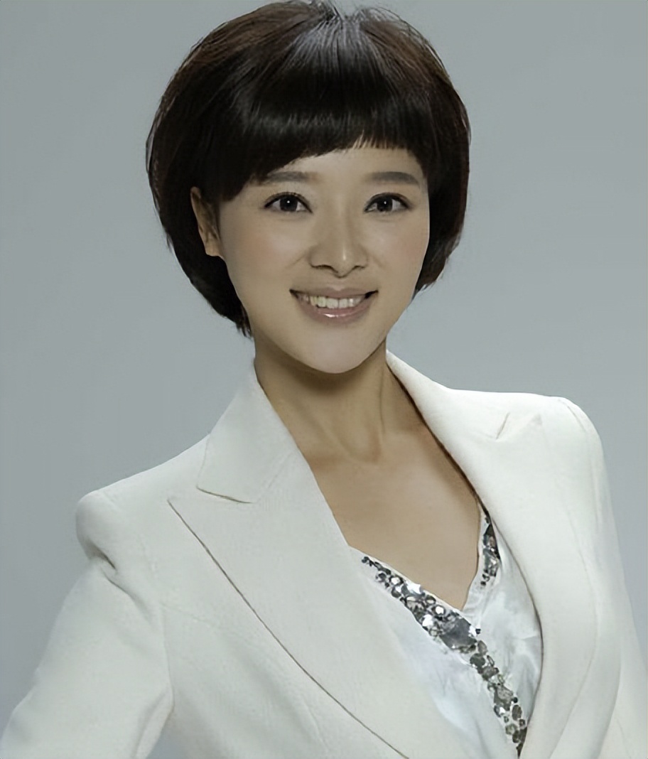 央视女主持人胡蝶有整容吗,主播胡蝶几岁嫁陆川