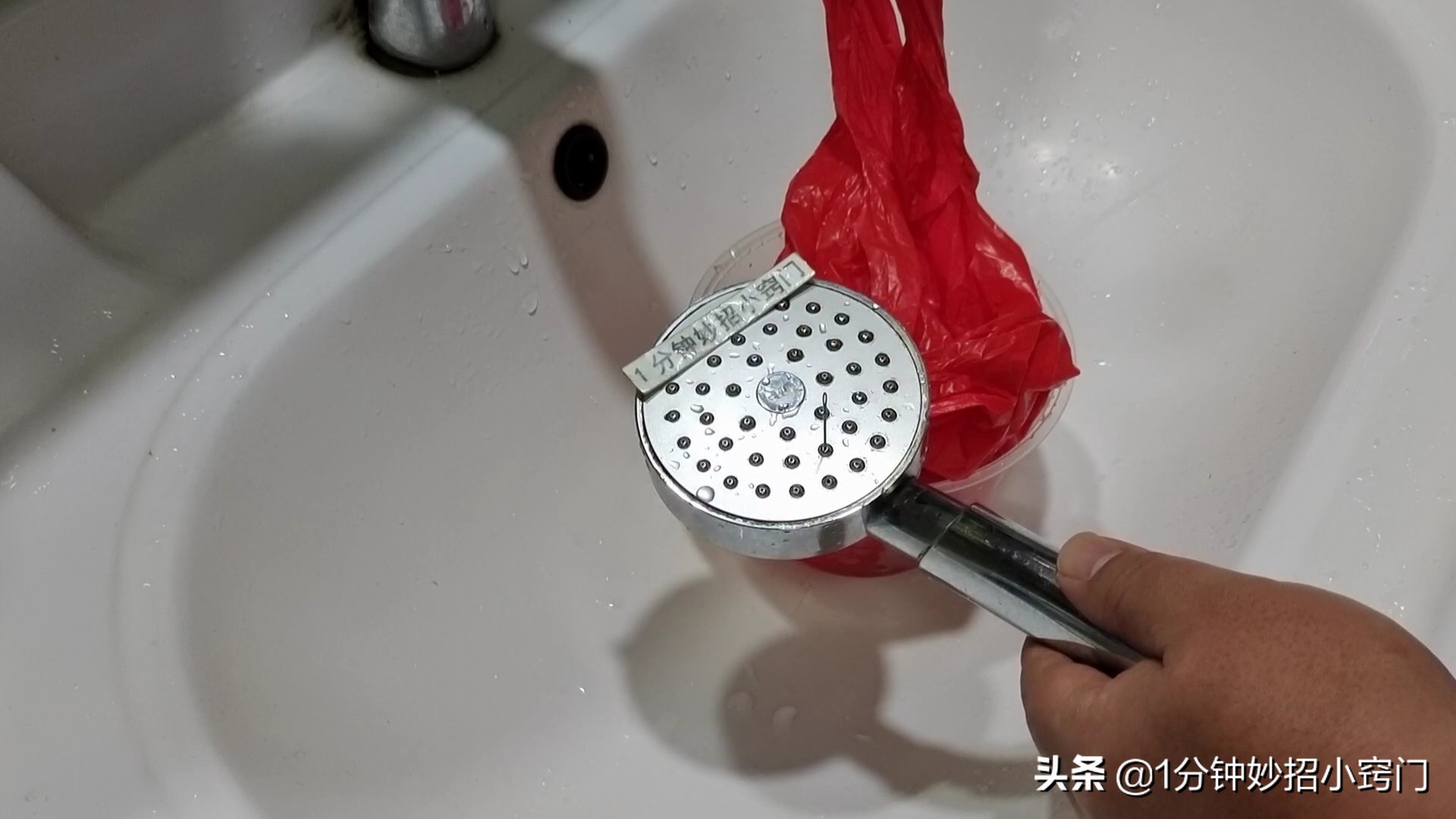 淋浴大花洒拆不下来堵塞怎么清洗,淋浴头堵塞用热水烫变形了怎么办