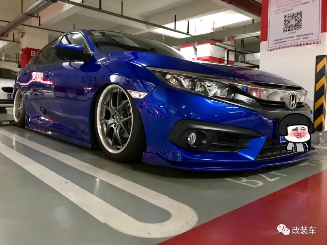 十代思域樱花粉低趴姿态,十代思域炫动蓝低趴姿态