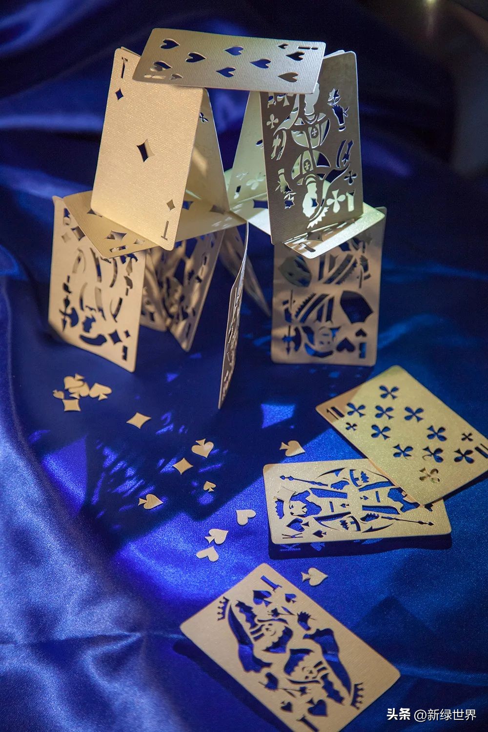 纸艺作品绘画,千变万化的纸艺术作品