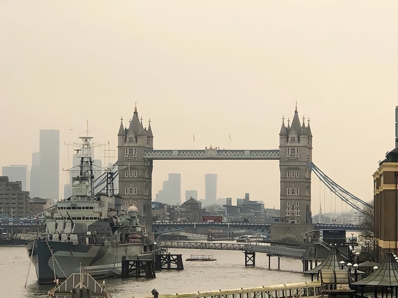 伦敦塔桥有什么寓意,伦敦塔桥在伦敦中心吗