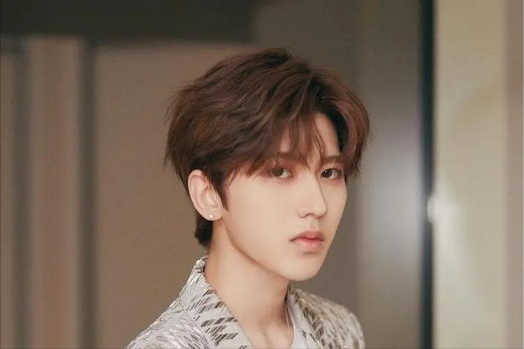 揭秘明星不为人知的丑闻,明星揭露娱乐圈的内幕