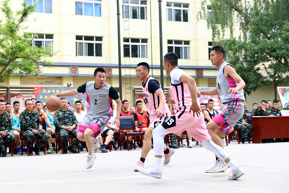 迎“篮”而上青春飞扬