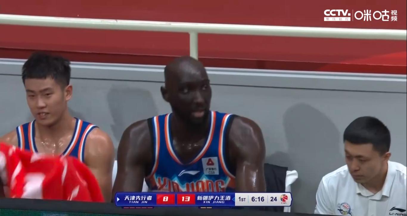 曾凡博cba首秀砍下7分8篮板2盖帽,cba曾凡博十大盖帽