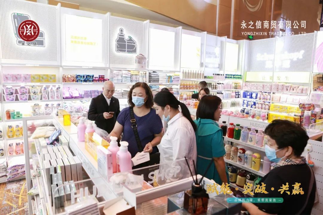 和欧莱雅们合作定制款，“小林哥”如何赋能门店？