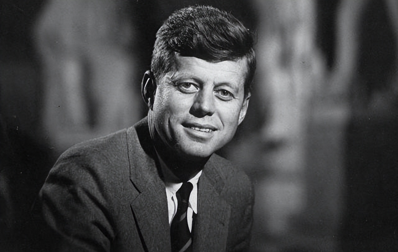 “外交奇葩”越南，被美国侵略20多年，为何还是热衷于投靠美国