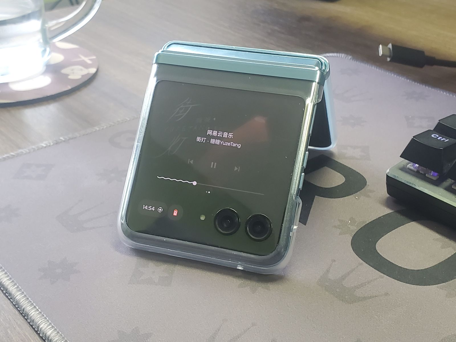 摩托罗拉折叠手机razr40ultra续航,摩托罗拉折叠手机razr40ultra