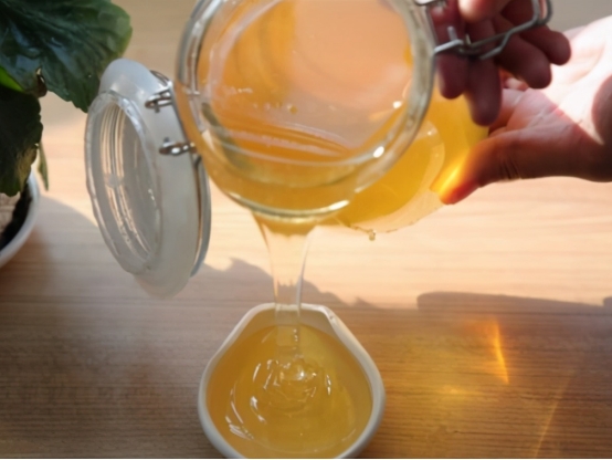 蜂蜜什么时候喝最好早上还是晚上,喝蜂蜜在每天哪个时间最好呢