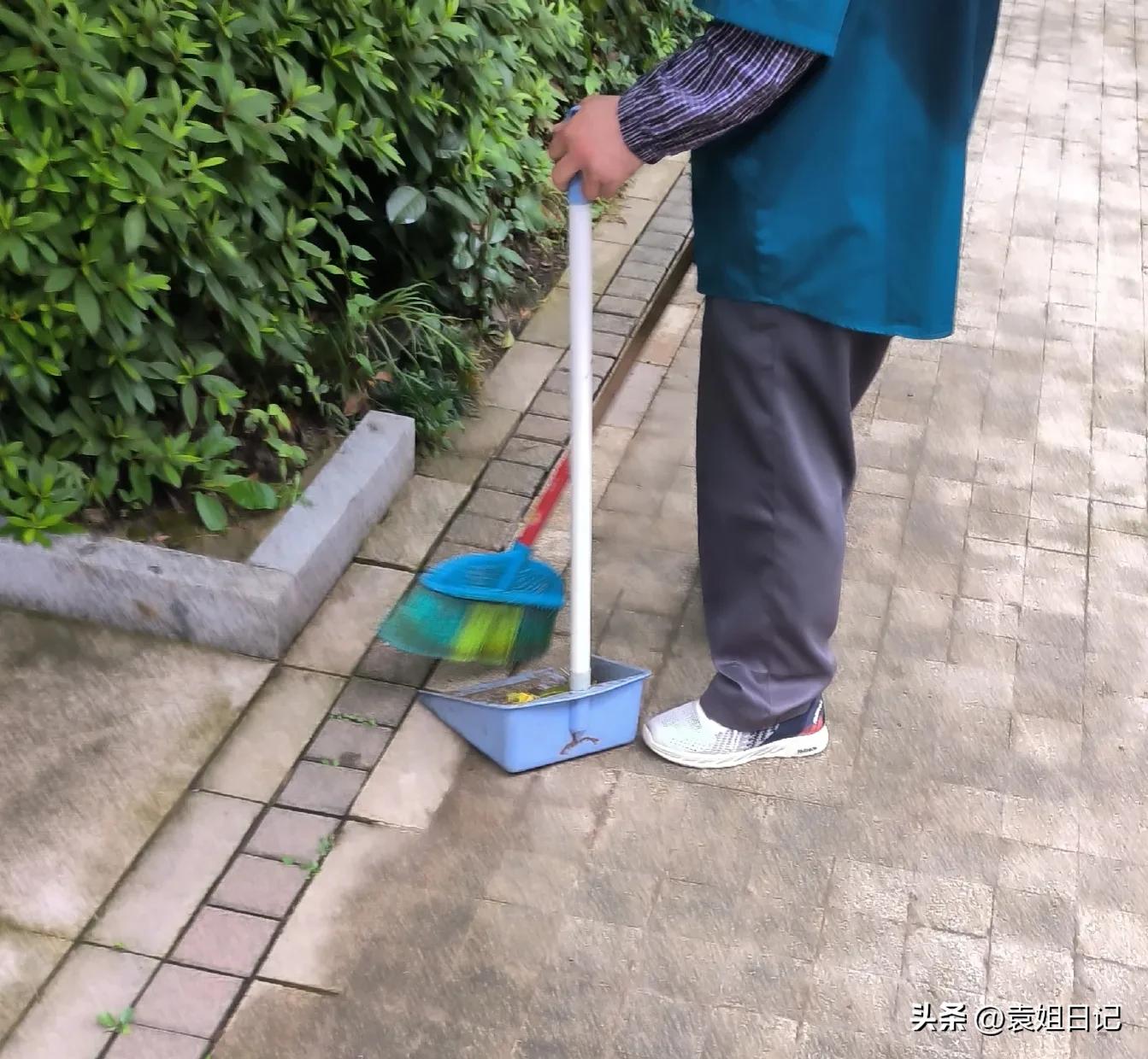 琚佸鐢熸椿鏃ヨ,琚佸鏃ヨ