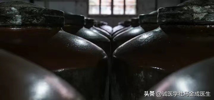 每天喝一点酒助眠对身体好吗,喝酒能助眠还是加重失眠