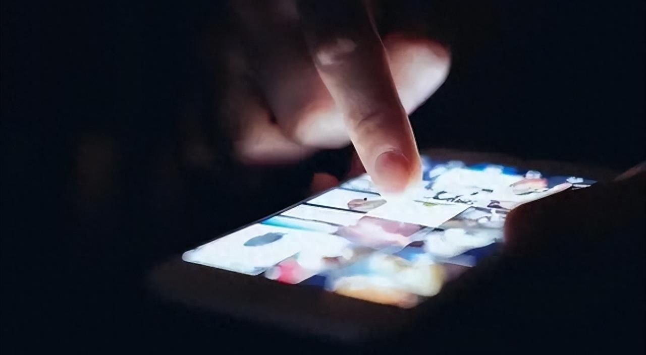 男子隔空猥亵40多名未成年人,男子隔空猥亵8名幼女获刑7年半