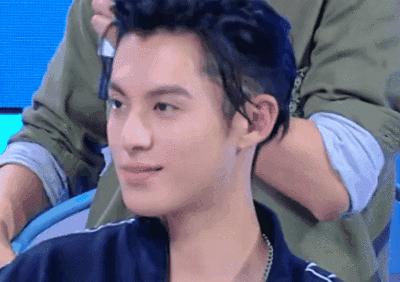 王鹤棣玩猜词游戏有多好笑,王鹤棣直播炸串有多好笑