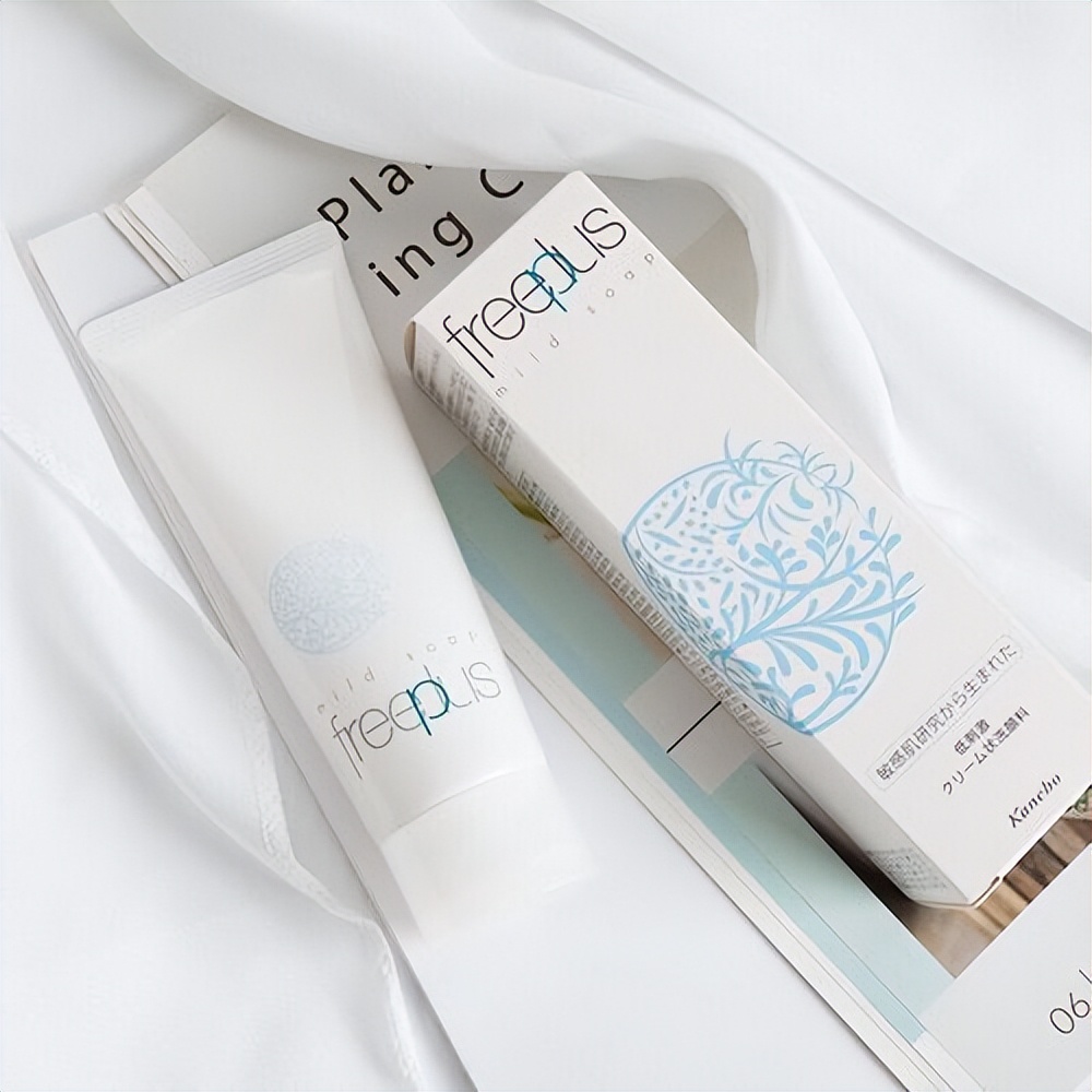 去黑头去角质除螨补水洗面奶,改善肌肤干燥粗糙有黑头的洗面奶