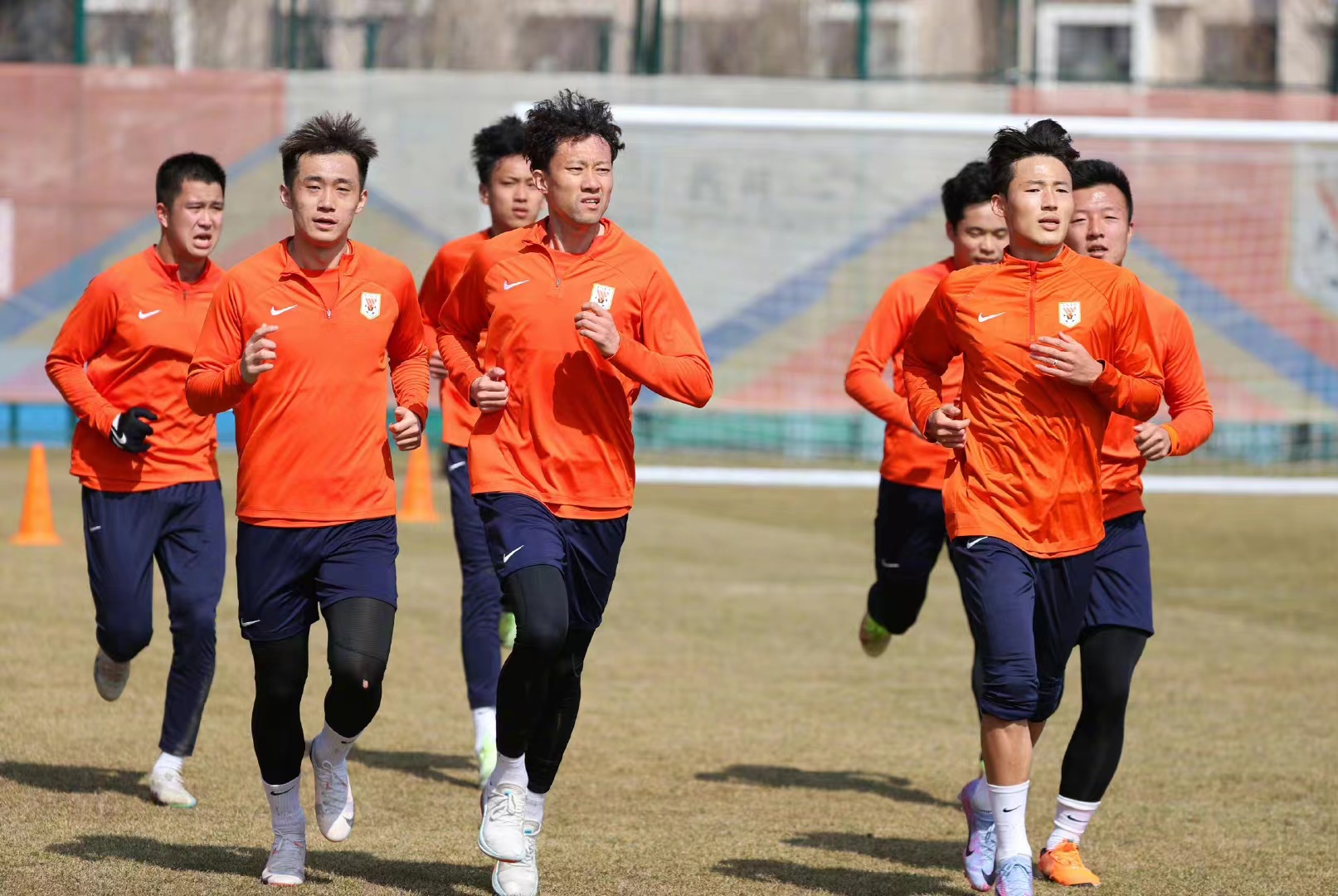 泰山97潜力后腰无缘报名，去中乙转投武汉青年星