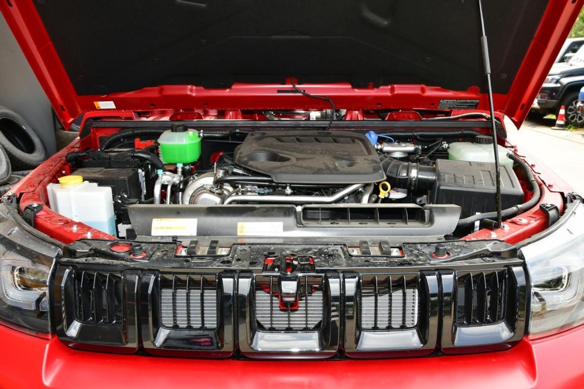 哪一款北京bj40值得入手,最新款北京bj40中配和顶配区别