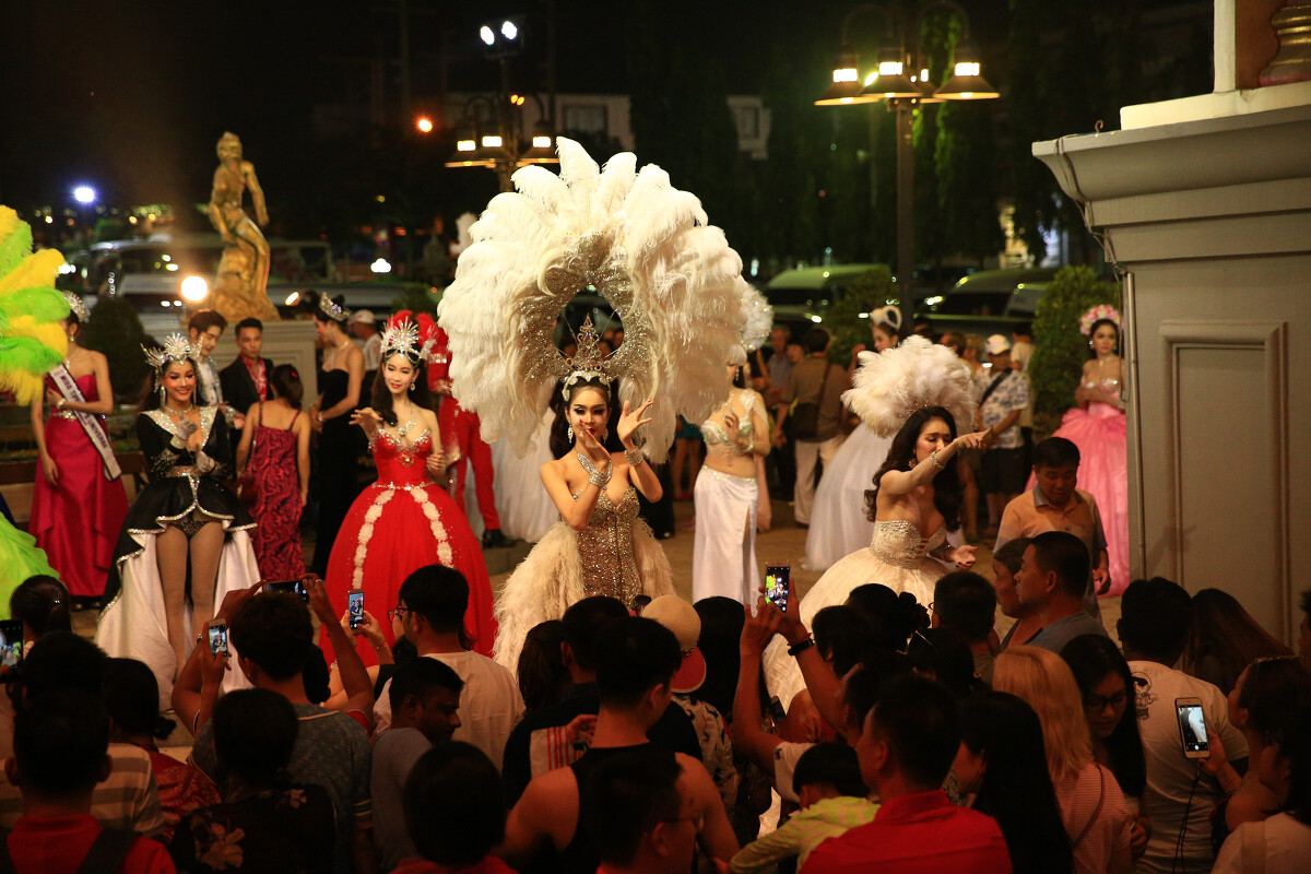 “性从业者”泛滥成灾，依靠桃色产业生存的泰国，如今现况如何？